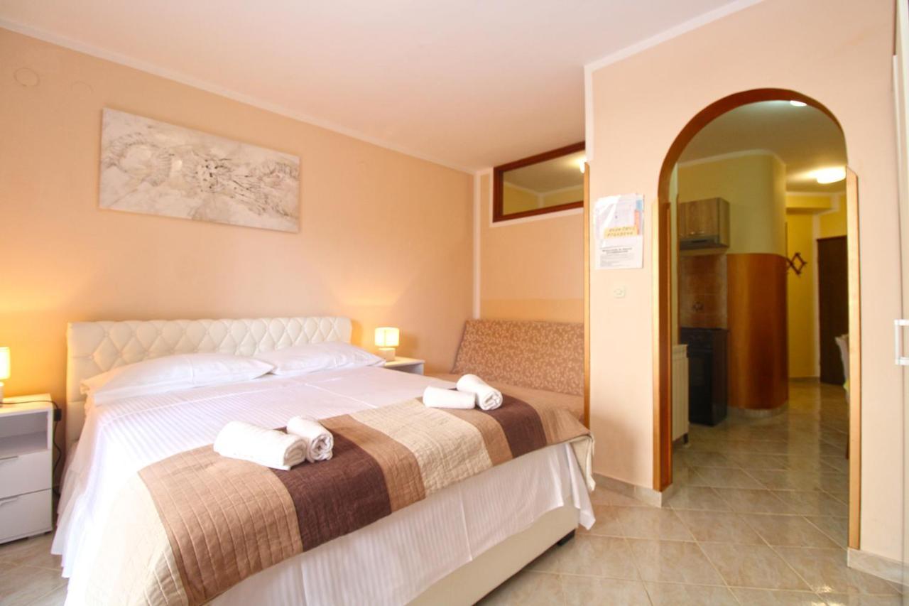 Apartment Mirela 2145 Fazana Ngoại thất bức ảnh