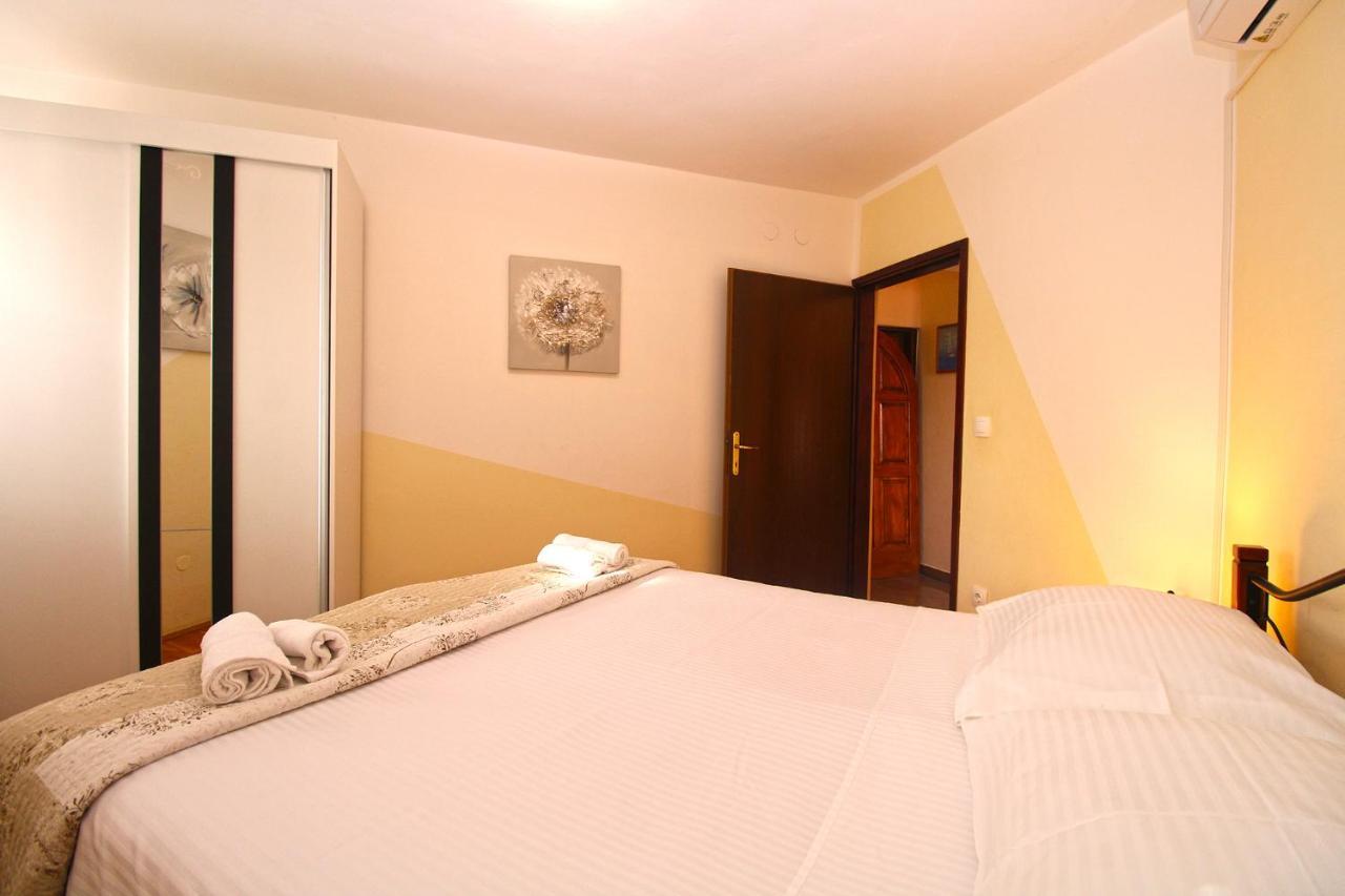 Apartment Mirela 2145 Fazana Ngoại thất bức ảnh