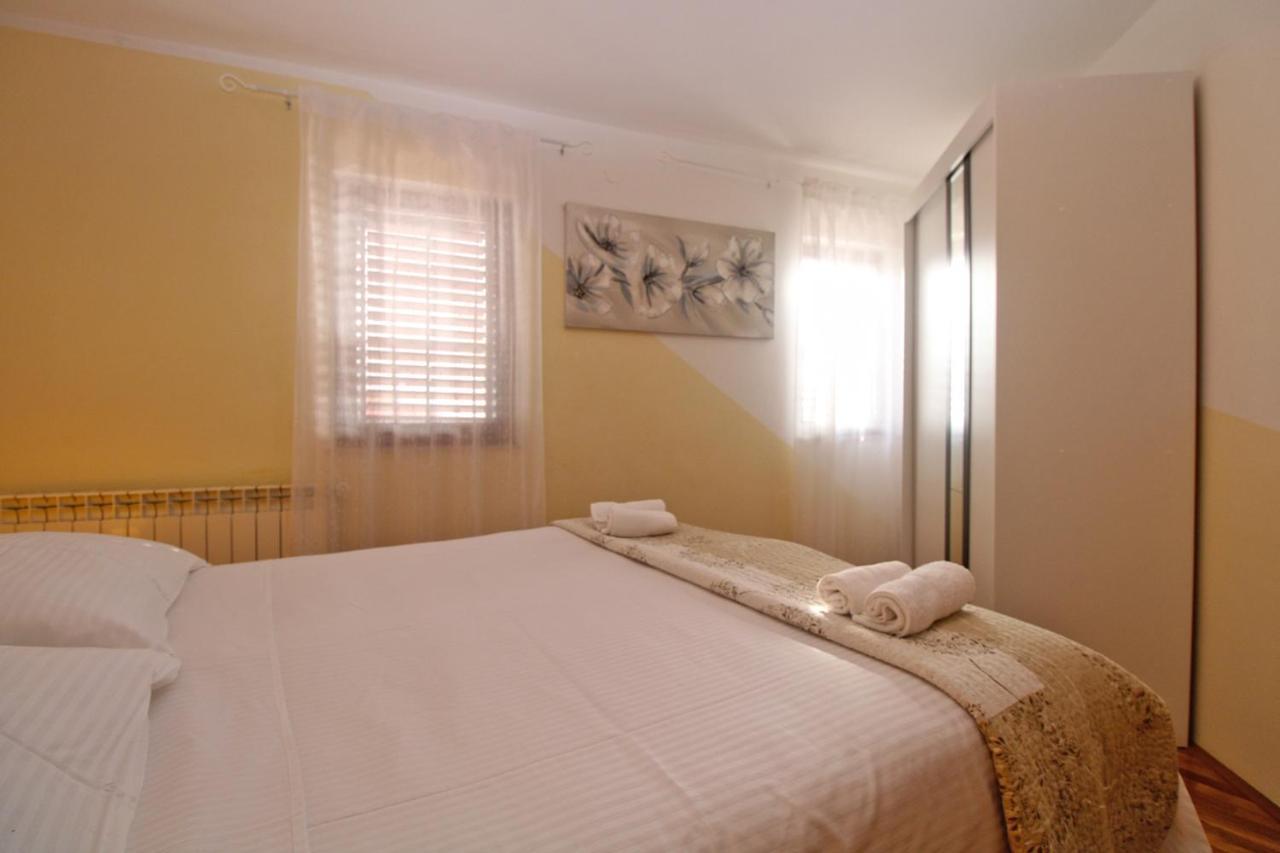 Apartment Mirela 2145 Fazana Ngoại thất bức ảnh